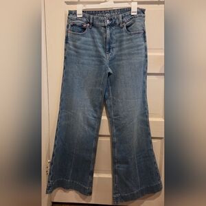 American Eagle Outfitters Women's High Rise Flare Blue Jeans. Size 6.